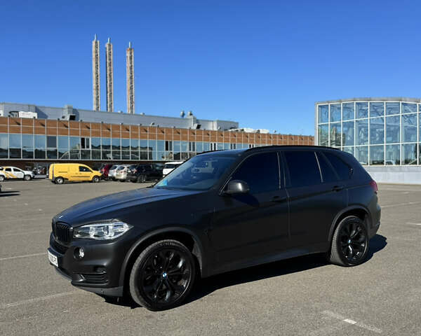 Серый БМВ Х5, объемом двигателя 2 л и пробегом 159 тыс. км за 24900 $, фото 4 на Automoto.ua