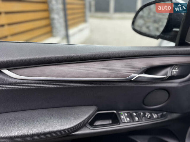 Серый БМВ Х5, объемом двигателя 3 л и пробегом 127 тыс. км за 19700 $, фото 18 на Automoto.ua