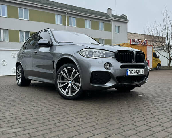 Серый БМВ Х5, объемом двигателя 2.99 л и пробегом 154 тыс. км за 36500 $, фото 4 на Automoto.ua