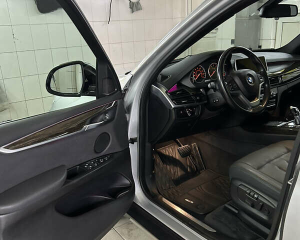 Серый БМВ Х5, объемом двигателя 2 л и пробегом 135 тыс. км за 35500 $, фото 29 на Automoto.ua