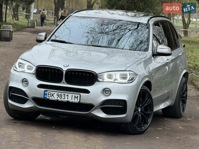 Серый БМВ Х5, объемом двигателя 3 л и пробегом 235 тыс. км за 29999 $, фото 1 на Automoto.ua
