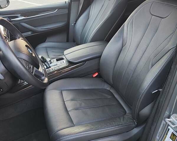Серый БМВ Х5, объемом двигателя 3 л и пробегом 40 тыс. км за 28700 $, фото 19 на Automoto.ua
