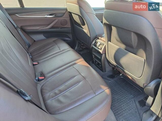 Сірий БМВ Х5, об'ємом двигуна 2 л та пробігом 62 тис. км за 42000 $, фото 6 на Automoto.ua