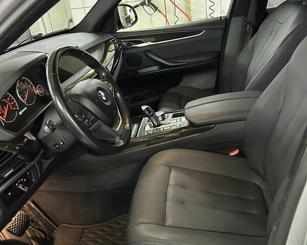 Серый БМВ Х5, объемом двигателя 2 л и пробегом 135 тыс. км за 35500 $, фото 31 на Automoto.ua
