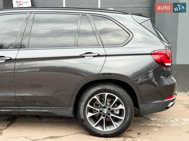 Серый БМВ Х5, объемом двигателя 2 л и пробегом 192 тыс. км за 27999 $, фото 5 на Automoto.ua