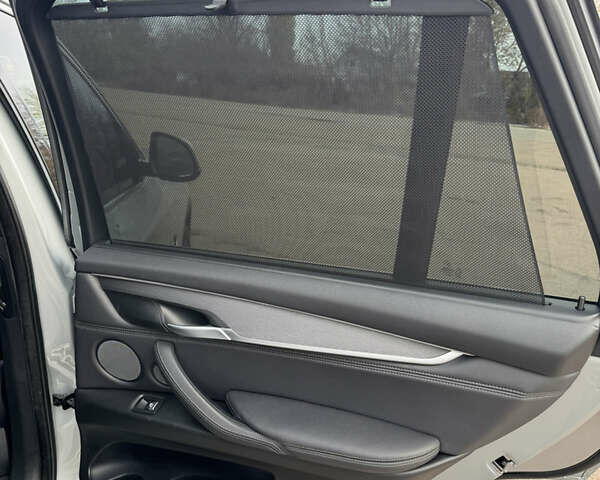 Сірий БМВ Х5, об'ємом двигуна 2 л та пробігом 145 тис. км за 22999 $, фото 25 на Automoto.ua