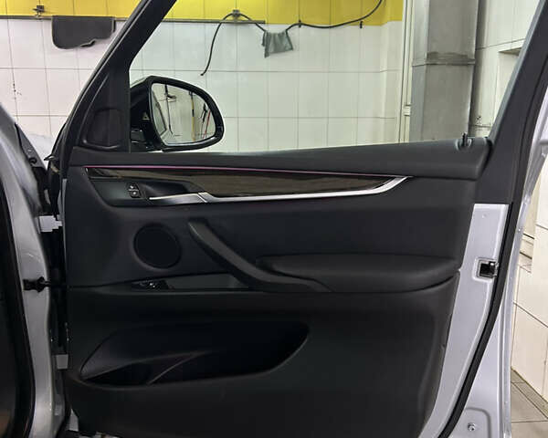 Серый БМВ Х5, объемом двигателя 2 л и пробегом 135 тыс. км за 35500 $, фото 33 на Automoto.ua