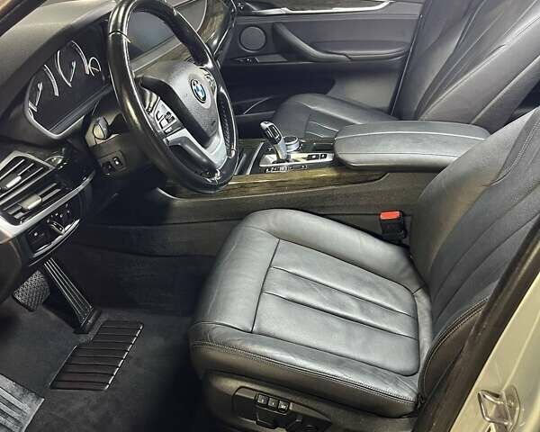 Сірий БМВ Х5, об'ємом двигуна 2.98 л та пробігом 158 тис. км за 25800 $, фото 33 на Automoto.ua