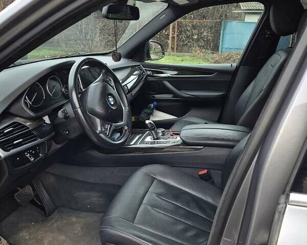 Сірий БМВ Х5, об'ємом двигуна 2 л та пробігом 157 тис. км за 30000 $, фото 16 на Automoto.ua