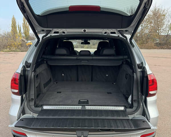 Сірий БМВ Х5, об'ємом двигуна 2 л та пробігом 145 тис. км за 22999 $, фото 33 на Automoto.ua