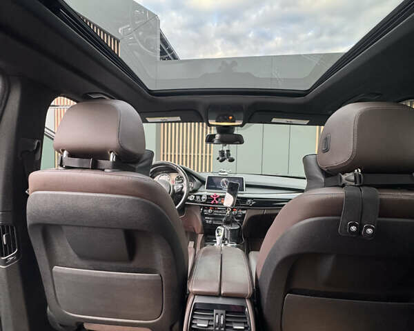 БМВ Х5 2017 в Днепре (Днепропетровске) на Automoto.ua Серый БМВ Х5, объемом двигателя 2.98 л и пробегом 140 тыс. км за 33500 $, фото 12 на Automoto.ua