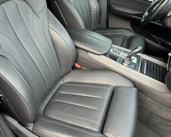 Сірий БМВ Х5, об'ємом двигуна 2 л та пробігом 145 тис. км за 22999 $, фото 29 на Automoto.ua