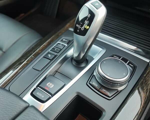 Серый БМВ Х5, объемом двигателя 3 л и пробегом 40 тыс. км за 28700 $, фото 33 на Automoto.ua