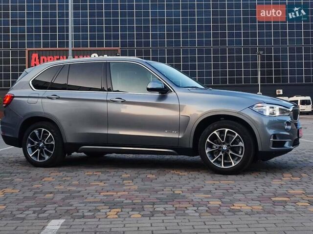 Серый БМВ Х5, объемом двигателя 3 л и пробегом 40 тыс. км за 28700 $, фото 16 на Automoto.ua
