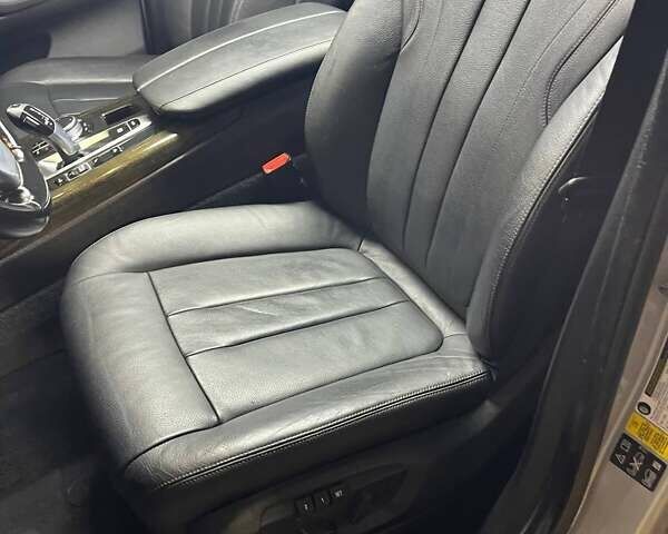 Сірий БМВ Х5, об'ємом двигуна 2.98 л та пробігом 158 тис. км за 25800 $, фото 30 на Automoto.ua