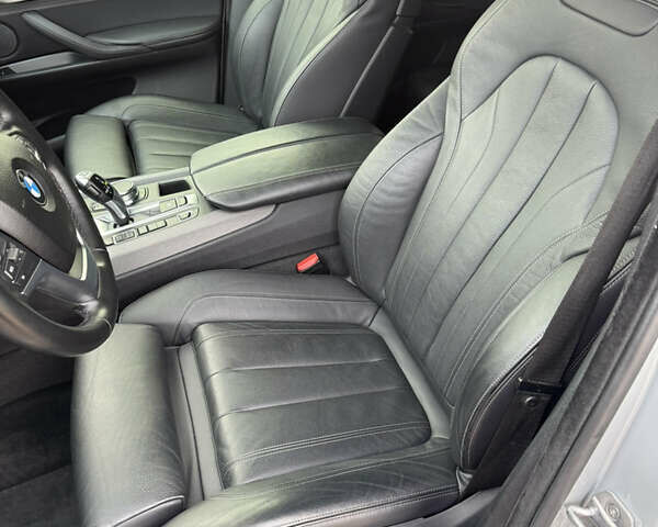 Сірий БМВ Х5, об'ємом двигуна 2 л та пробігом 145 тис. км за 22999 $, фото 21 на Automoto.ua