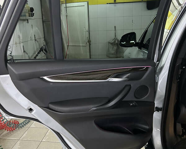 Серый БМВ Х5, объемом двигателя 2 л и пробегом 135 тыс. км за 35500 $, фото 41 на Automoto.ua