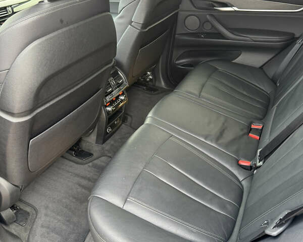 Сірий БМВ Х5, об'ємом двигуна 2 л та пробігом 145 тис. км за 22999 $, фото 23 на Automoto.ua