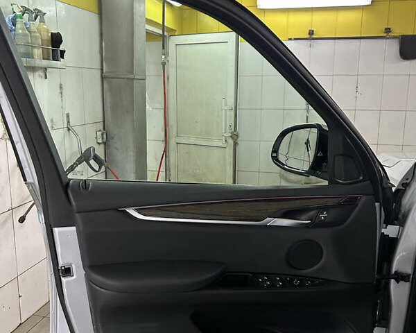 Серый БМВ Х5, объемом двигателя 2 л и пробегом 135 тыс. км за 35500 $, фото 30 на Automoto.ua