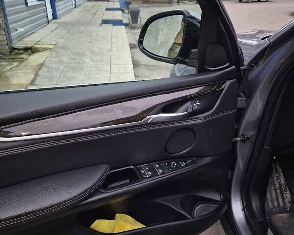 Сірий БМВ Х5, об'ємом двигуна 2 л та пробігом 157 тис. км за 30000 $, фото 15 на Automoto.ua