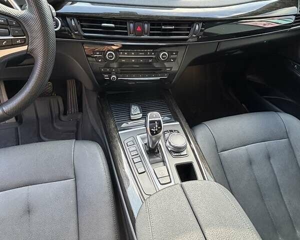 Серый БМВ Х5, объемом двигателя 2.98 л и пробегом 129 тыс. км за 25500 $, фото 6 на Automoto.ua