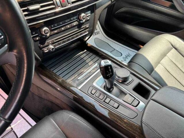 Серый БМВ Х5, объемом двигателя 3 л и пробегом 78 тыс. км за 8500 $, фото 7 на Automoto.ua