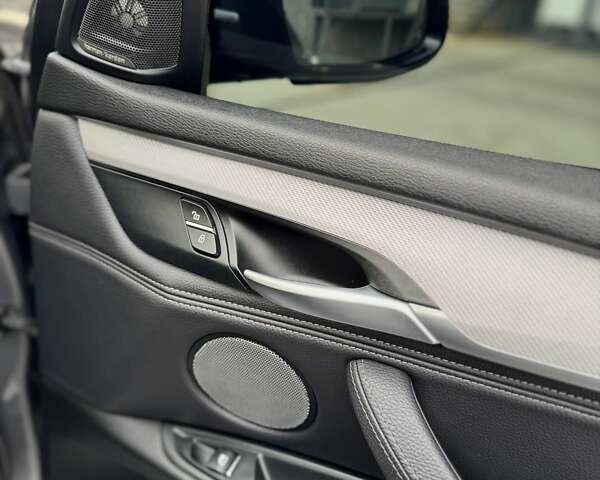 Серый БМВ Х5, объемом двигателя 2.99 л и пробегом 299 тыс. км за 28800 $, фото 27 на Automoto.ua