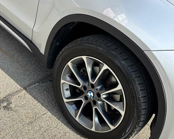 Серый БМВ Х5, объемом двигателя 2.98 л и пробегом 129 тыс. км за 25500 $, фото 1 на Automoto.ua