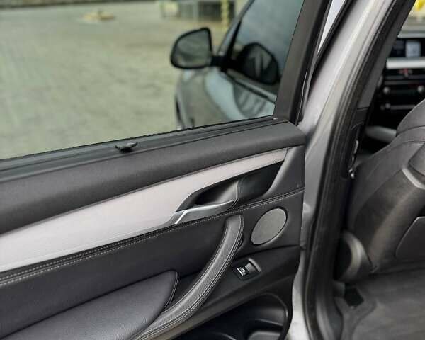 Серый БМВ Х5, объемом двигателя 2.99 л и пробегом 299 тыс. км за 28800 $, фото 25 на Automoto.ua