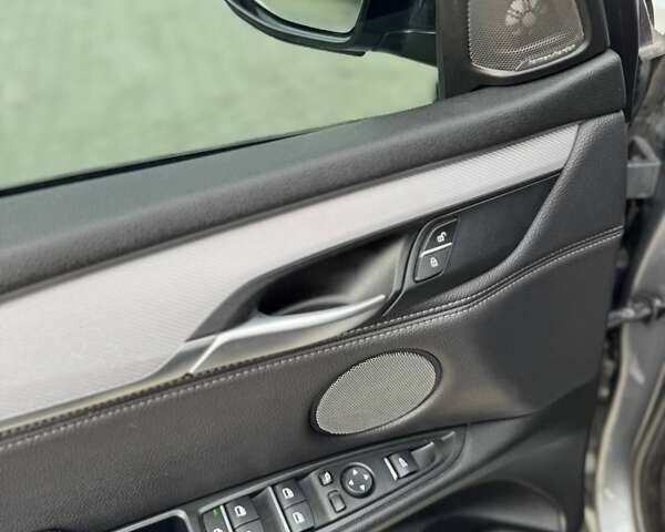 Серый БМВ Х5, объемом двигателя 2.99 л и пробегом 299 тыс. км за 28800 $, фото 10 на Automoto.ua