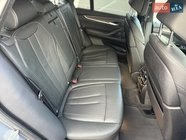 Сірий БМВ Х5, об'ємом двигуна 2.98 л та пробігом 116 тис. км за 35500 $, фото 31 на Automoto.ua