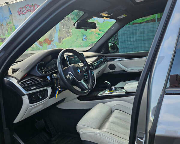 Сірий БМВ Х5, об'ємом двигуна 2.99 л та пробігом 225 тис. км за 43000 $, фото 6 на Automoto.ua