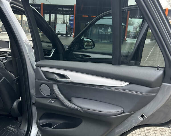 Сірий БМВ Х5, об'ємом двигуна 2.99 л та пробігом 67 тис. км за 45350 $, фото 30 на Automoto.ua