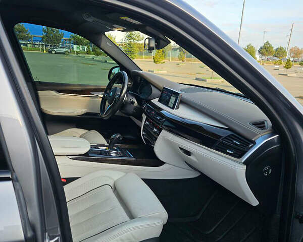 Сірий БМВ Х5, об'ємом двигуна 2.99 л та пробігом 225 тис. км за 43000 $, фото 5 на Automoto.ua