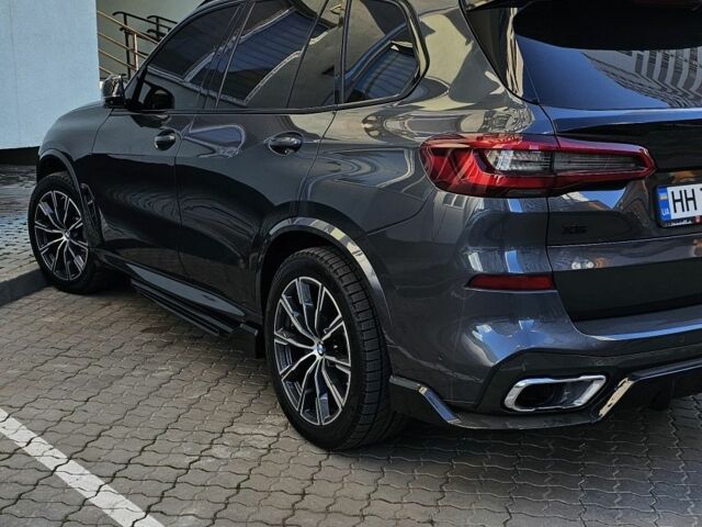 Серый БМВ Х5, объемом двигателя 3 л и пробегом 65 тыс. км за 49900 $, фото 2 на Automoto.ua