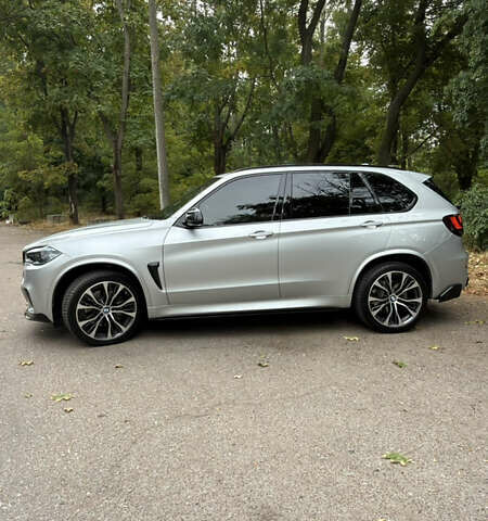 Серый БМВ Х5, объемом двигателя 4.39 л и пробегом 105 тыс. км за 38000 $, фото 3 на Automoto.ua