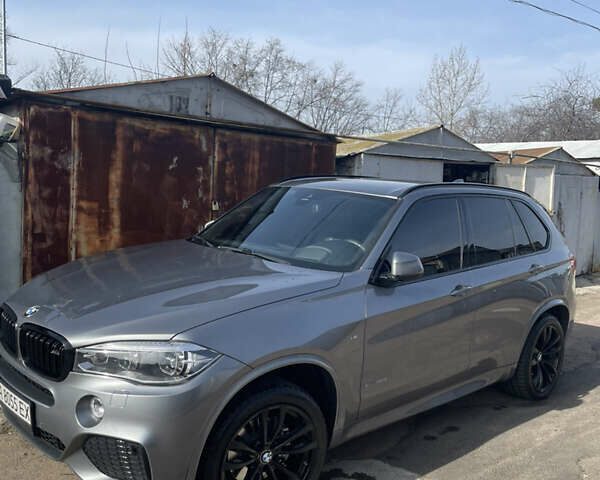 Серый БМВ Х5, объемом двигателя 2.99 л и пробегом 106 тыс. км за 50000 $, фото 1 на Automoto.ua