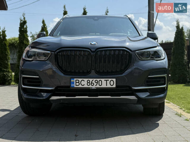 Серый БМВ Х5, объемом двигателя 3 л и пробегом 104 тыс. км за 49990 $, фото 1 на Automoto.ua