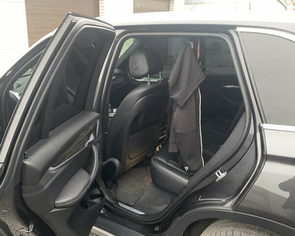 Серый БМВ Х5, объемом двигателя 2.98 л и пробегом 123 тыс. км за 25000 $, фото 5 на Automoto.ua