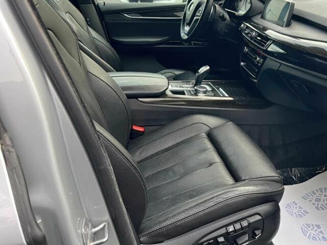 Серый БМВ Х5, объемом двигателя 3 л и пробегом 40 тыс. км за 8500 $, фото 11 на Automoto.ua