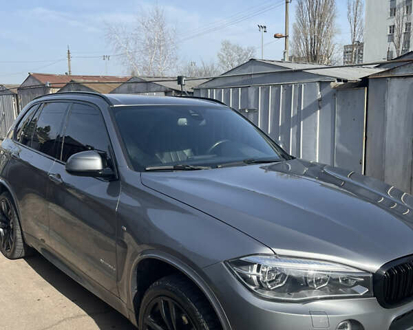 Серый БМВ Х5, объемом двигателя 2.99 л и пробегом 106 тыс. км за 50000 $, фото 5 на Automoto.ua