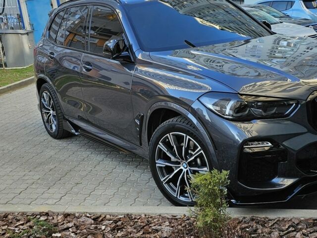 Серый БМВ Х5, объемом двигателя 3 л и пробегом 65 тыс. км за 49900 $, фото 3 на Automoto.ua