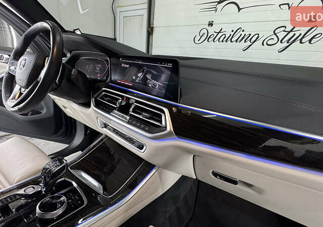 Серый БМВ Х5, объемом двигателя 3 л и пробегом 130 тыс. км за 52550 $, фото 50 на Automoto.ua