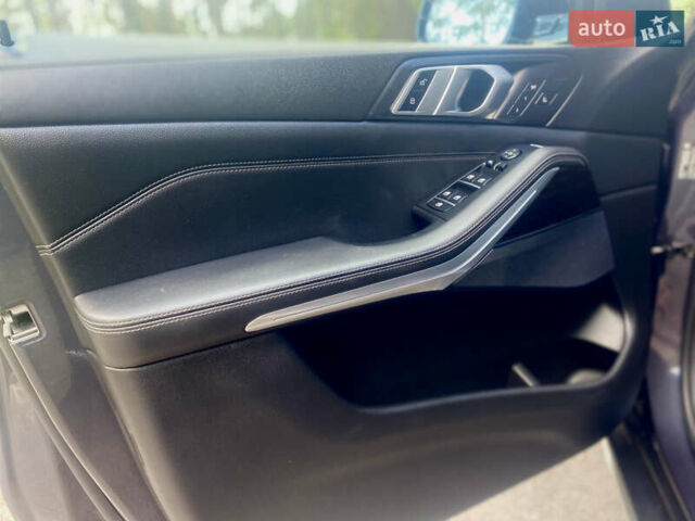 Серый БМВ Х5, объемом двигателя 3 л и пробегом 115 тыс. км за 44000 $, фото 6 на Automoto.ua