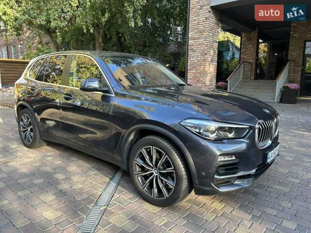 БМВ Х5 2019 в Днепре (Днепропетровске) на Automoto.ua Серый БМВ Х5, объемом двигателя 2.99 л и пробегом 114 тыс. км за 54500 $, фото 6 на Automoto.ua