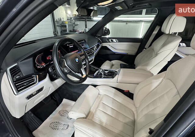 Серый БМВ Х5, объемом двигателя 3 л и пробегом 130 тыс. км за 52550 $, фото 49 на Automoto.ua