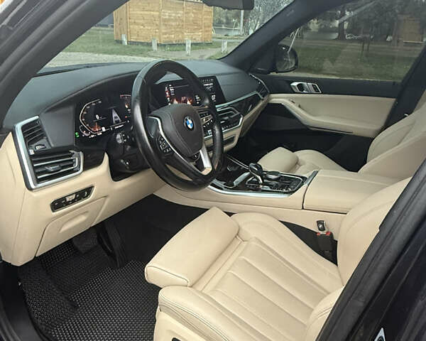 Серый БМВ Х5, объемом двигателя 3 л и пробегом 160 тыс. км за 50000 $, фото 6 на Automoto.ua