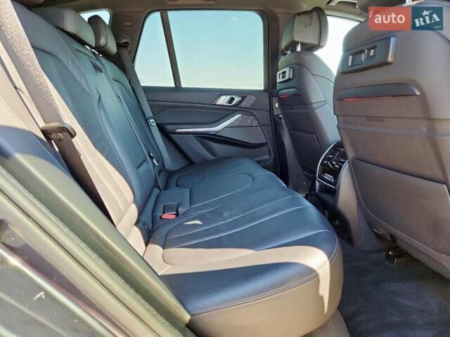 Серый БМВ Х5, объемом двигателя 3 л и пробегом 115 тыс. км за 18000 $, фото 10 на Automoto.ua