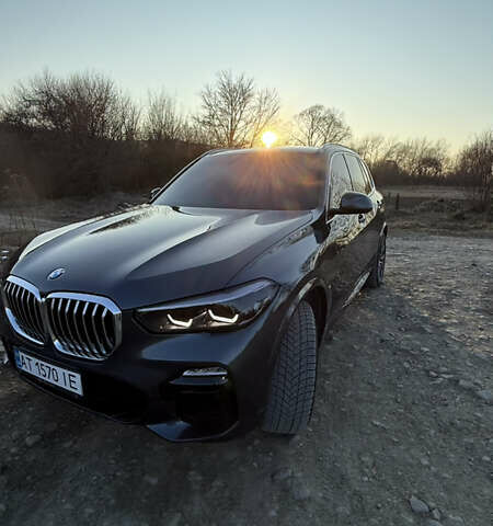 Серый БМВ Х5, объемом двигателя 3 л и пробегом 130 тыс. км за 52550 $, фото 2 на Automoto.ua