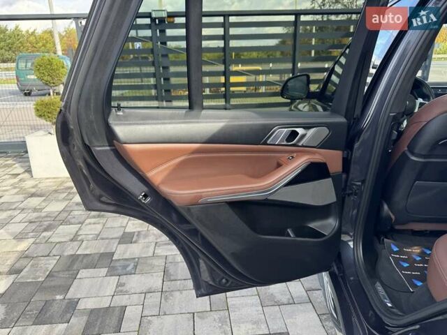 Серый БМВ Х5, объемом двигателя 3 л и пробегом 143 тыс. км за 71900 $, фото 32 на Automoto.ua